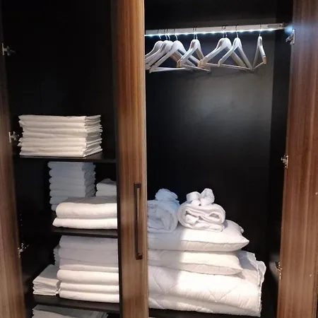 Woodside Woodside Free Parking & , Free Locker *