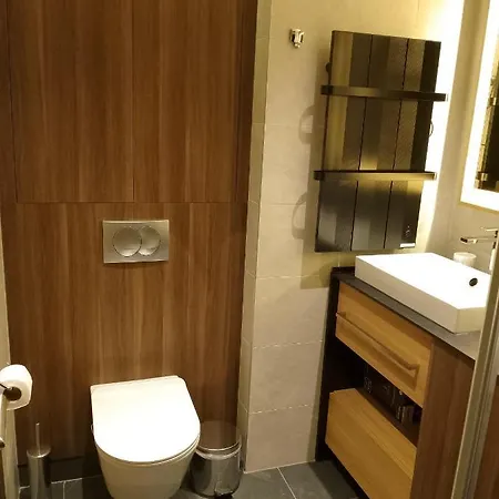 Woodside Woodside Free Parking & , Free Locker Apartment